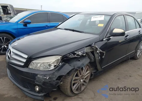 2009 Mercedes-Benz C 300 z USA, uszkodzony, nr VIN WDDGF81X59F281848